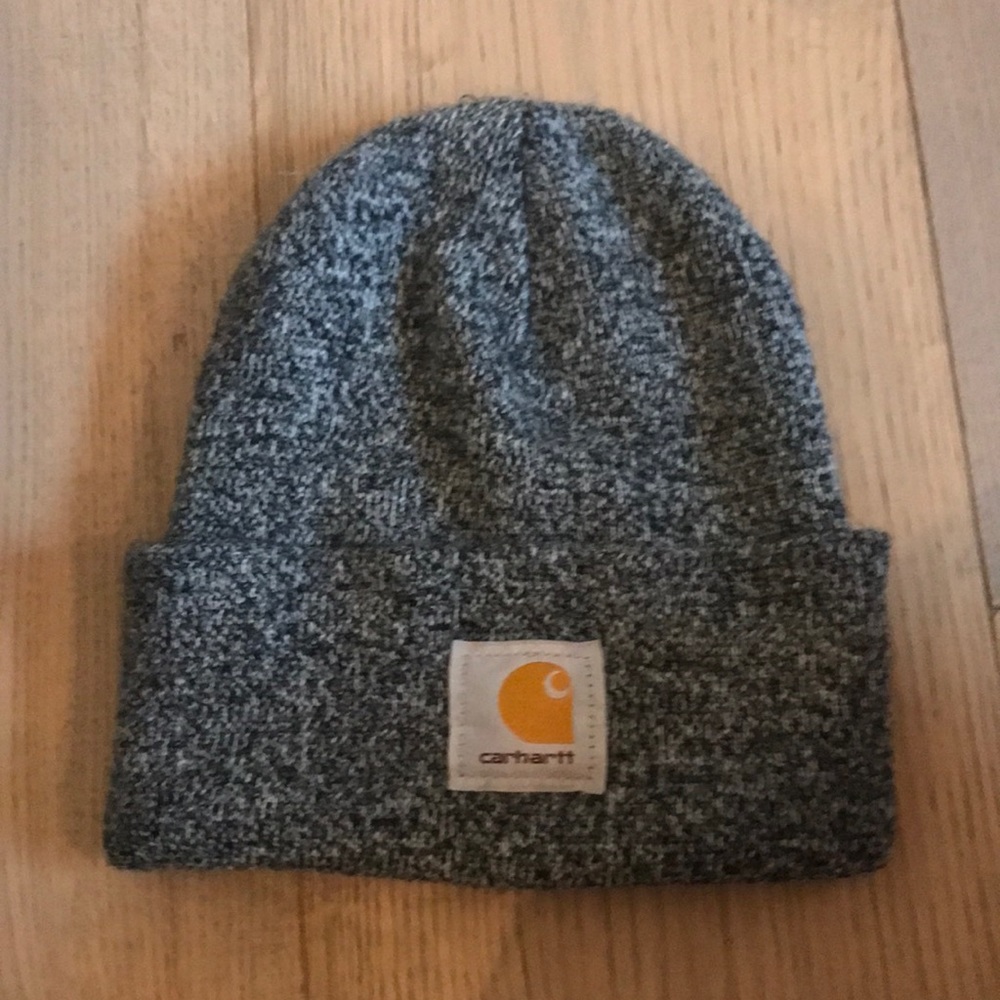 Heather gray carhartt beanie.